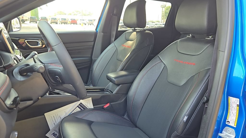 Used 2025 Hydro Blue Pearlcoat Jeep Trailhawk image 6