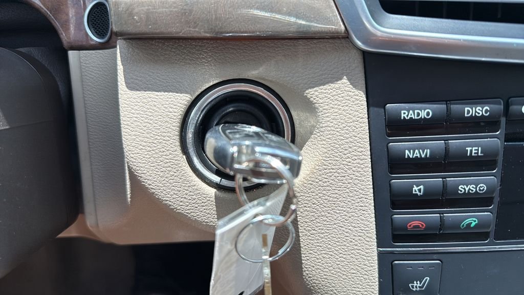 Used 2010  Mercedes-Benz E 350 image 24