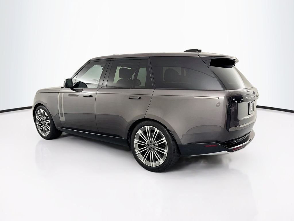 Used 2022 Gray Land Rover SE image 7