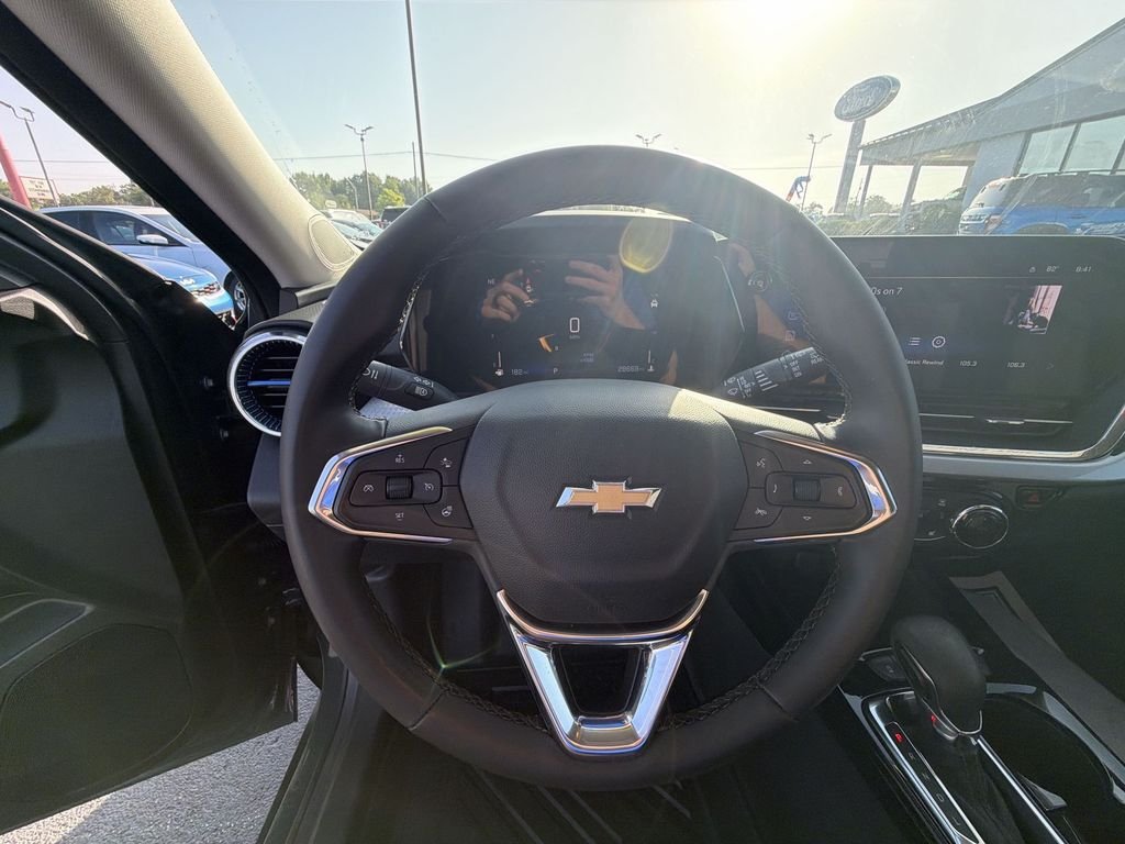 Used 2025 Gray Chevrolet LT image 19