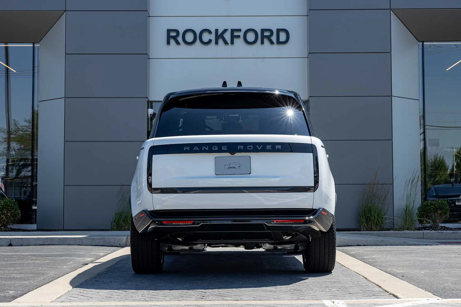 New 2026 Fuji White Land Rover SE image 7