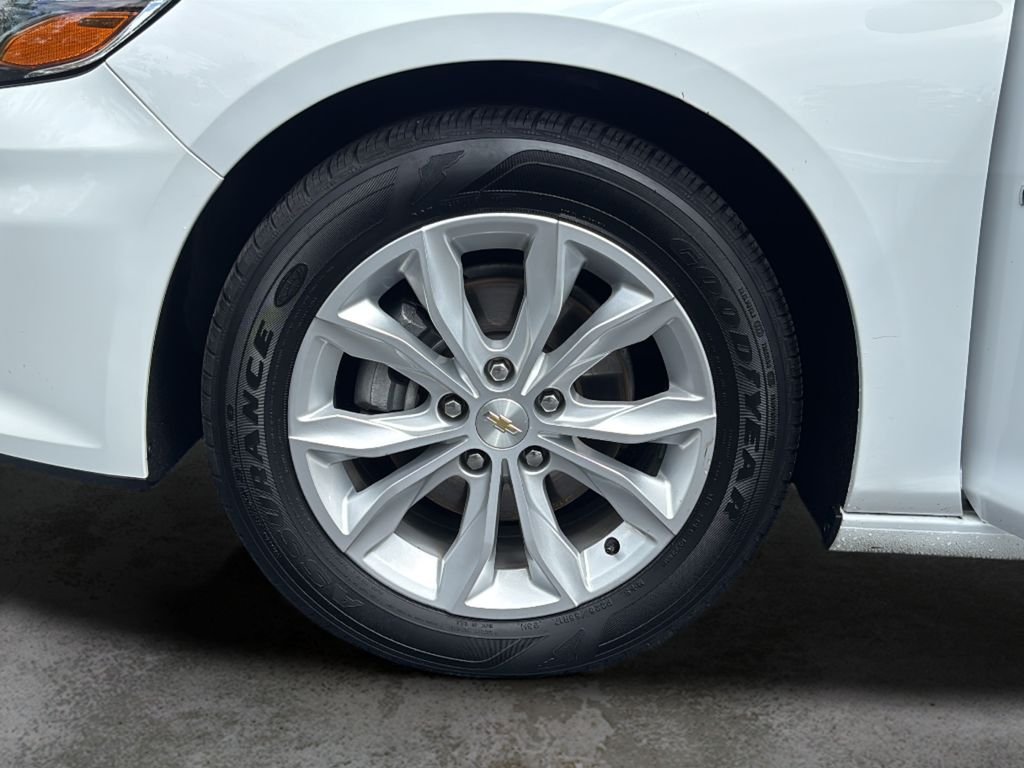Used 2024 Summit White Chevrolet LT image 46