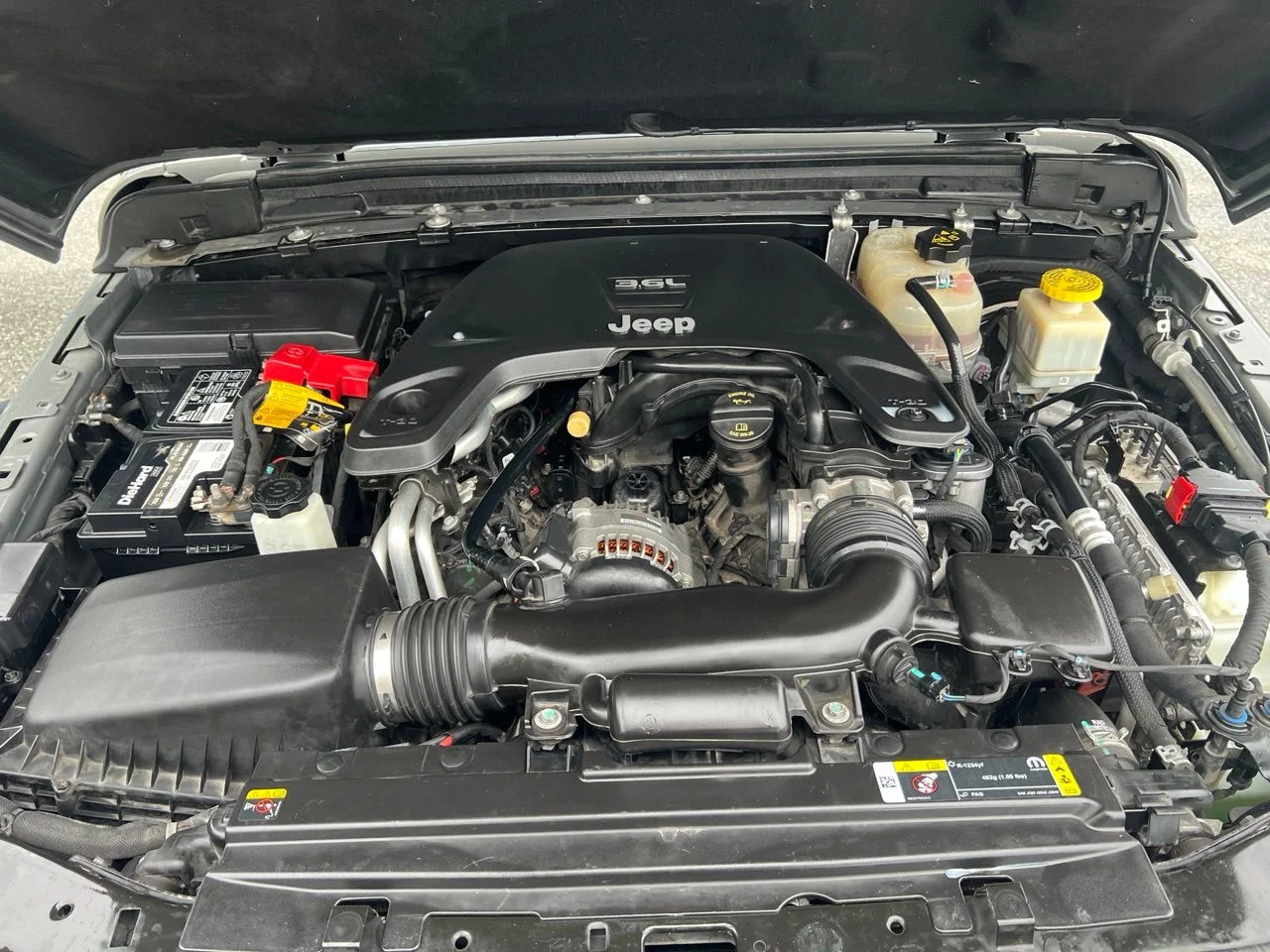 Used 2021 Gray Jeep Rubicon image 9