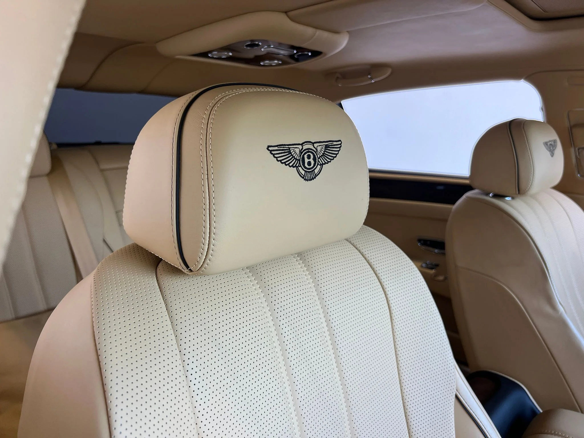 Used 2014 Black Bentley Base image 33