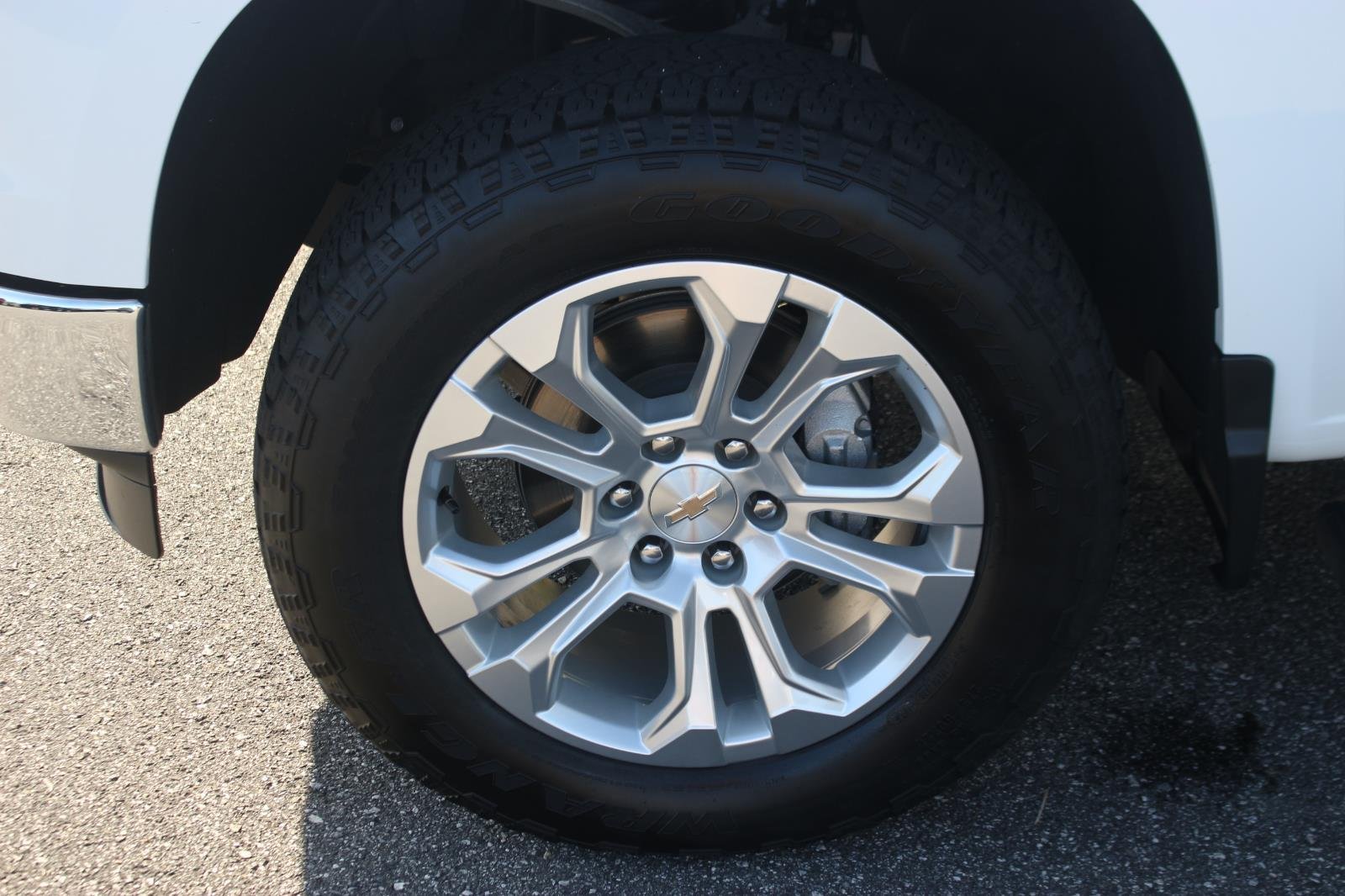 Used 2024 Summit White Chevrolet LTZ image 40