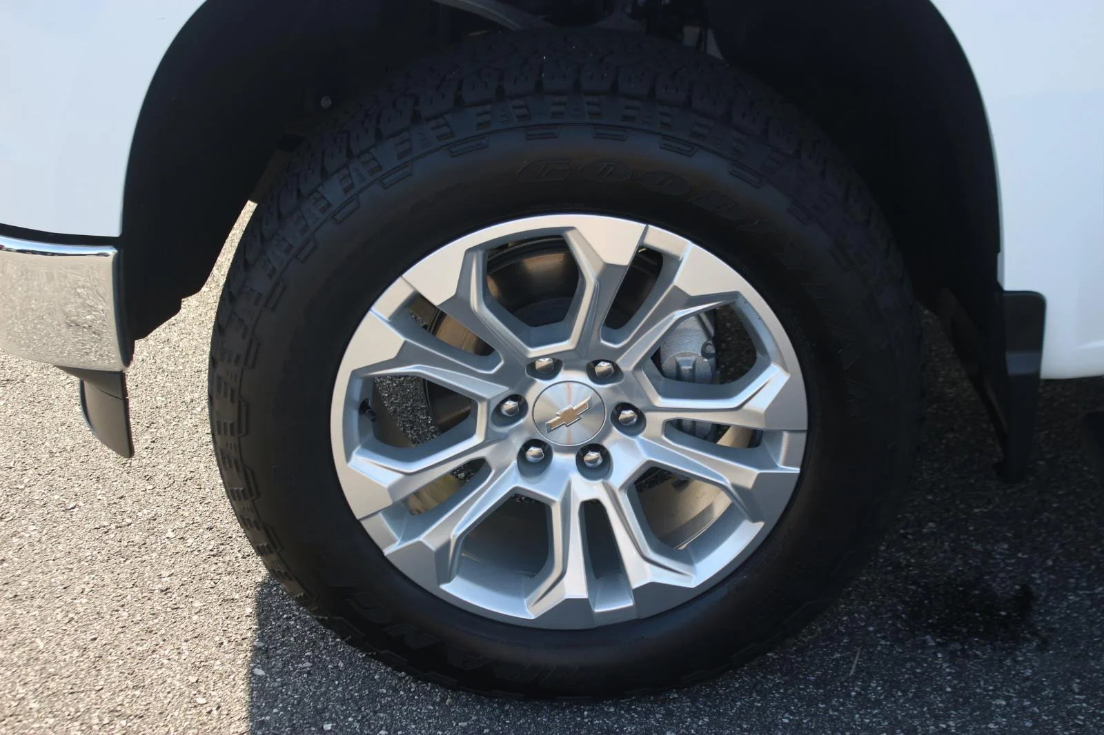 Used 2024 Summit White Chevrolet LTZ image 40