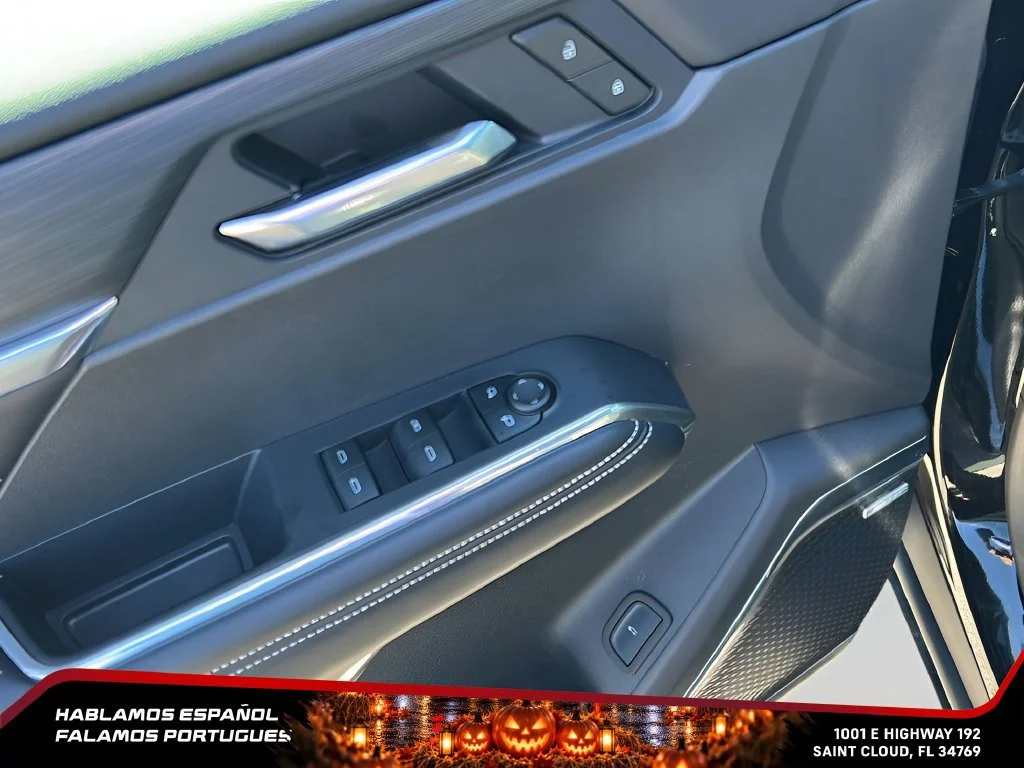 Used 2025 Ebony Twilight Metallic GMC Elevation image 13