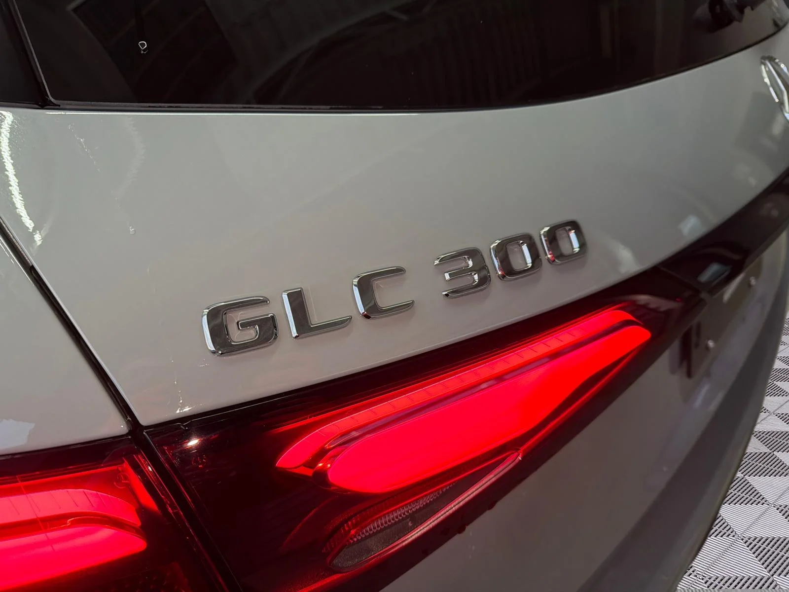 New 2026 White Mercedes-Benz 300 4matic Suv image 27