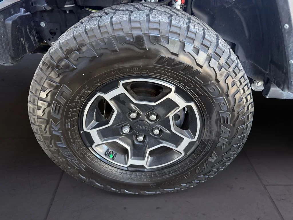 Used 2023 Gray Jeep Mojave image 9