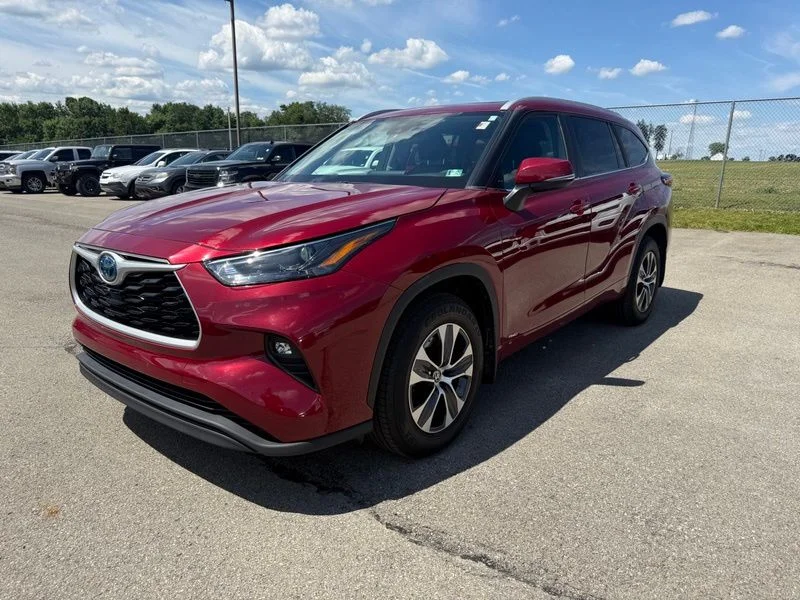 Used 2023 Red Toyota XLE image 3
