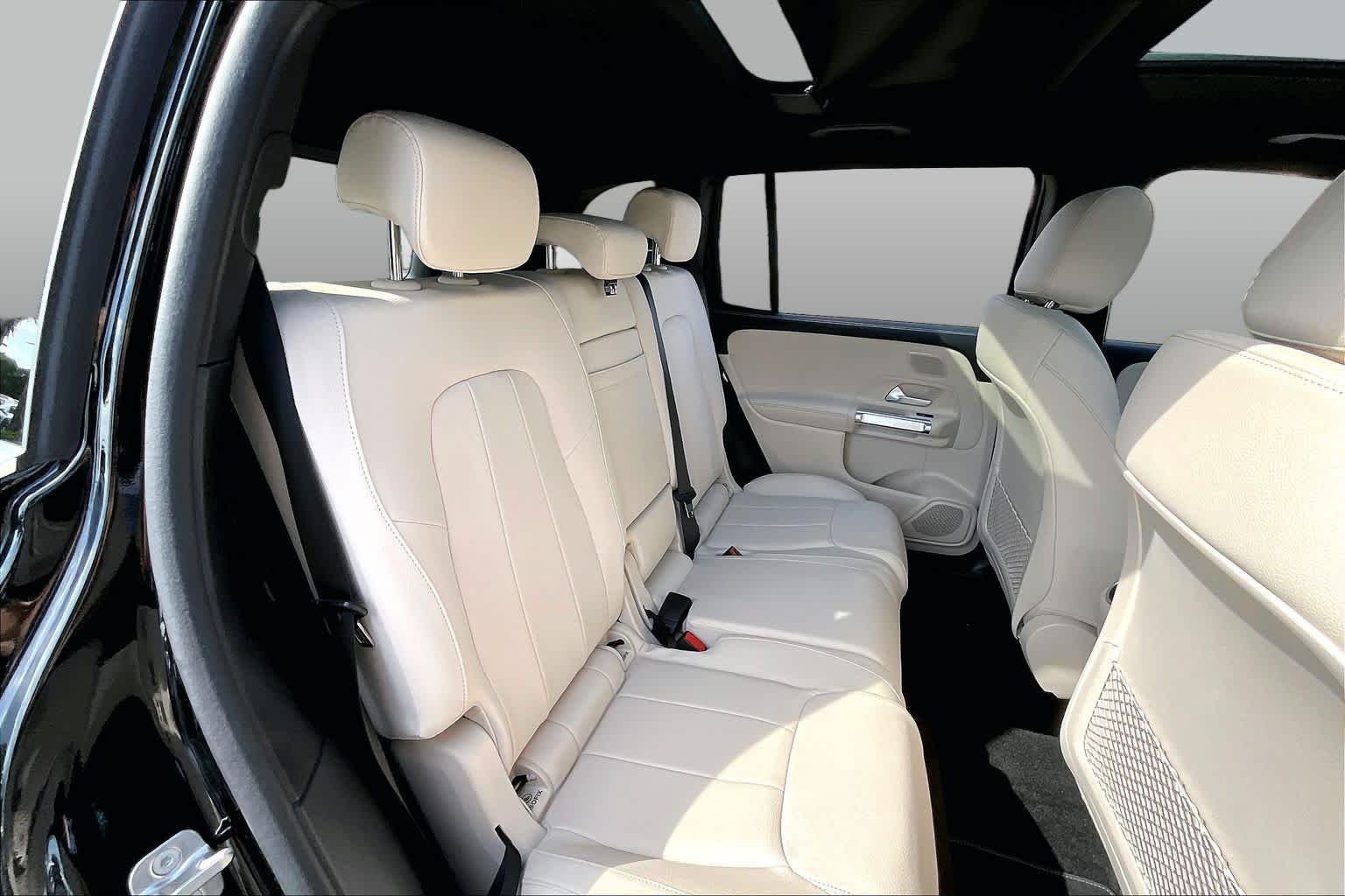 Used 2026 Night Black Mercedes-Benz GLB 250 image 21
