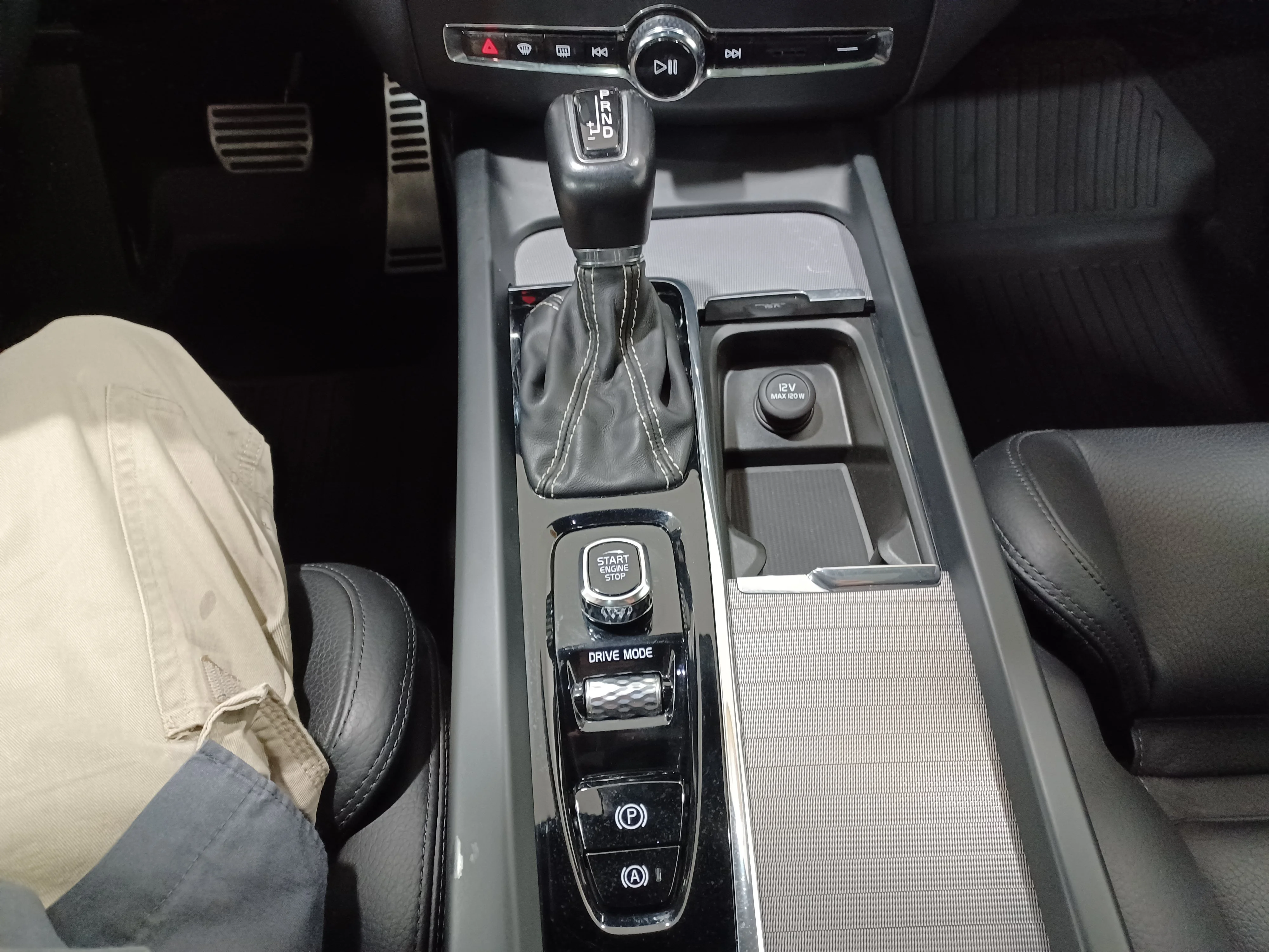 Certified Used 2020 Silver Volvo T6 R-Design AWD*Adaptive Cruise | Nav | Pano Roof | Htd Leather | Lane Keep Assist | Park Assist image 19