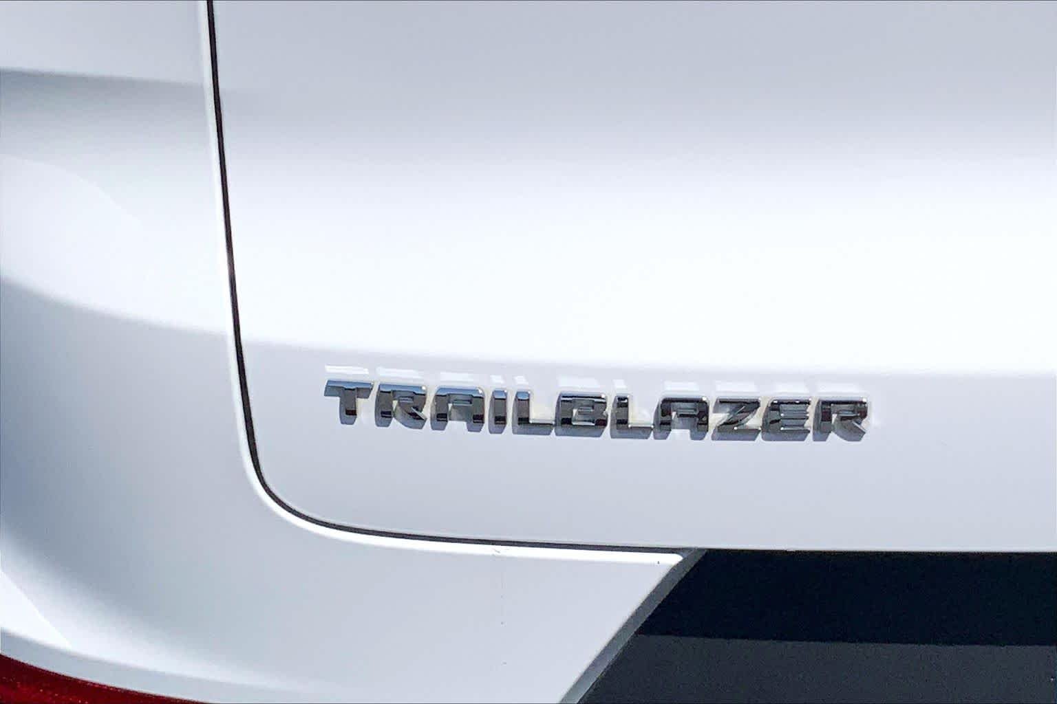 Used 2021 Summit White Chevrolet ACTIV image 10