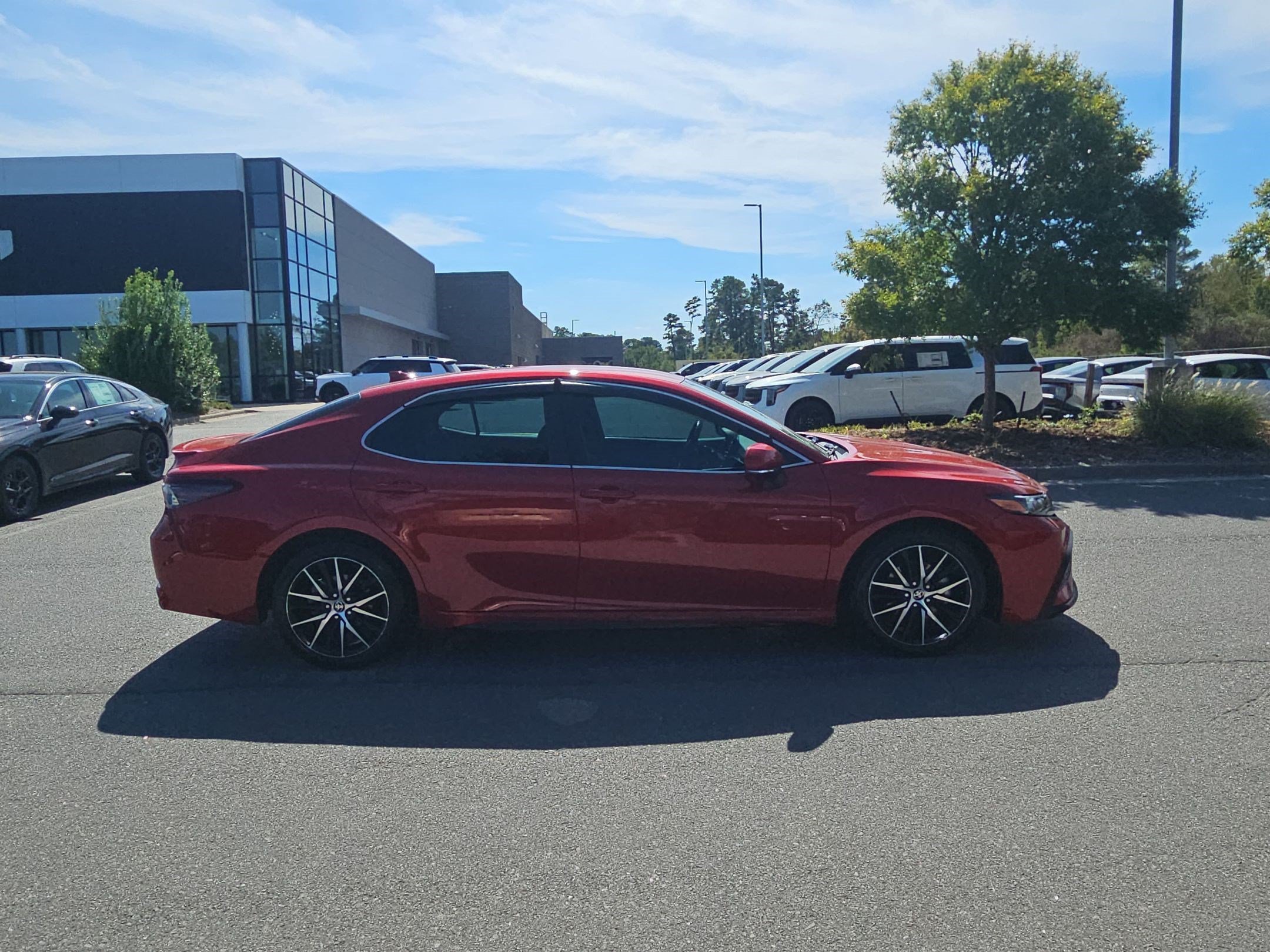 Used 2022 SUPERSONIC RED Toyota SE image 8