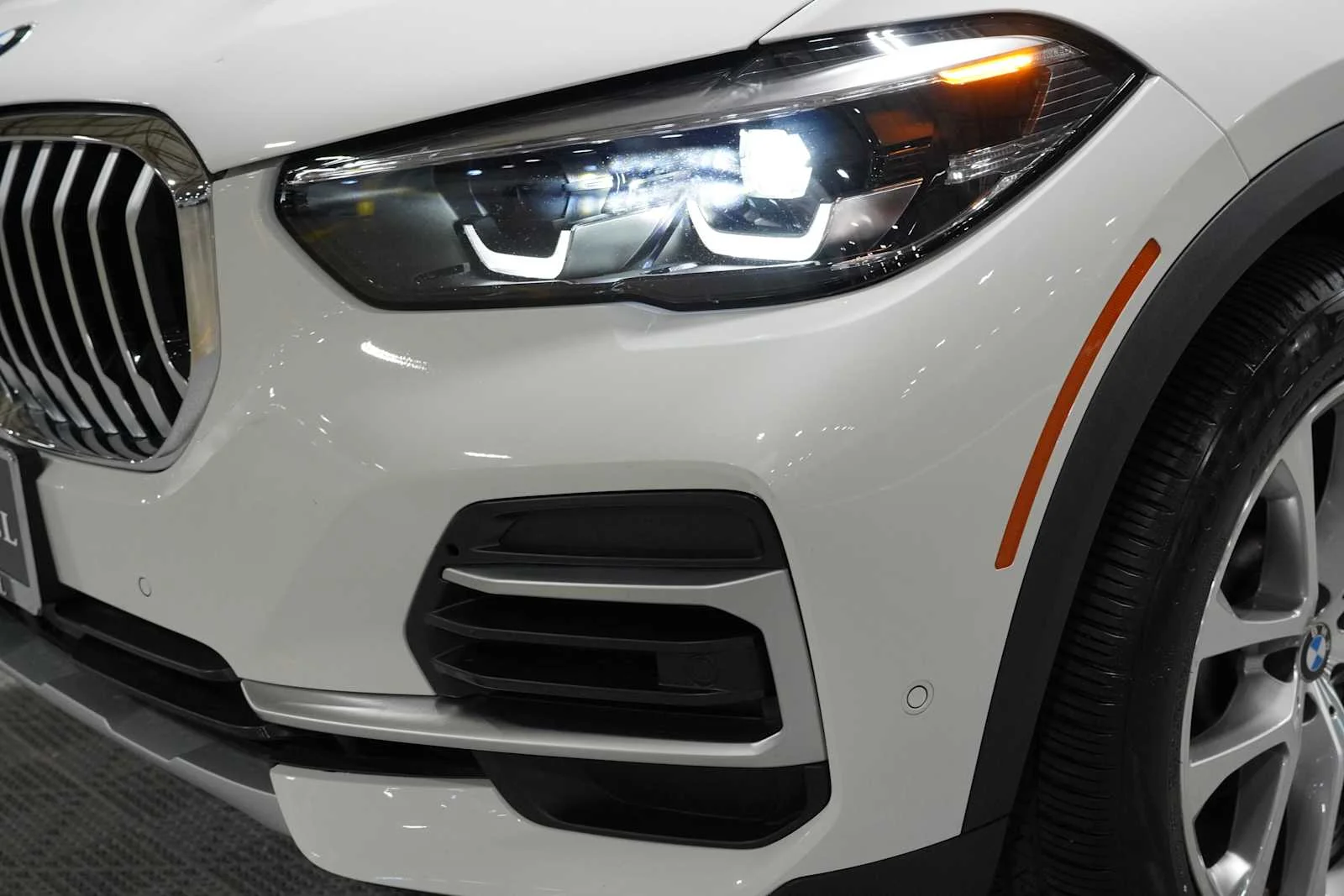Certified Used 2022 Alpine White BMW xDrive40i image 7
