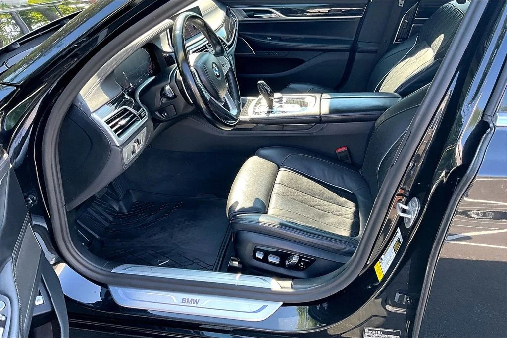 Used 2022 Black BMW 740i image 14