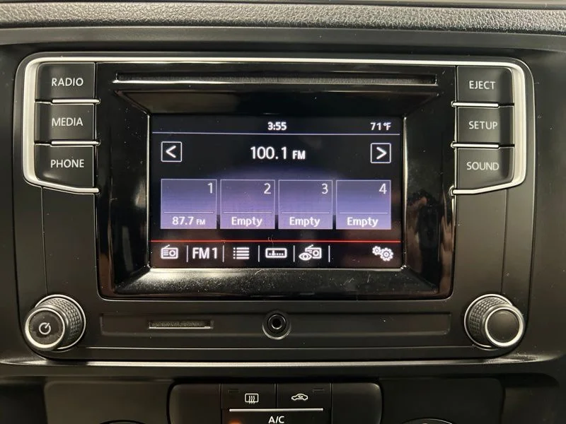 Used 2018  Volkswagen 1.4T S image 25