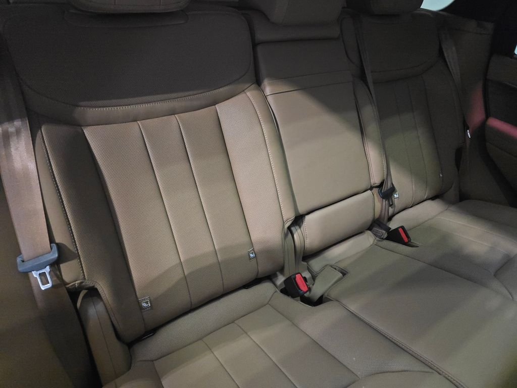 New 2026 Fuji White Land Rover SE image 22