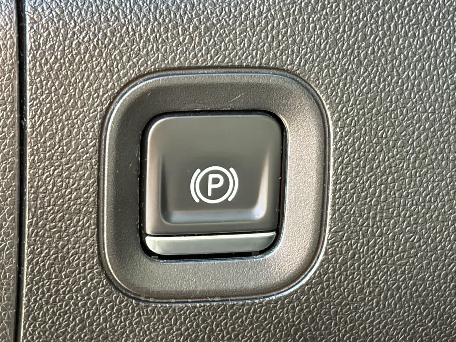 Used 2021 White Chevrolet Custom image 9