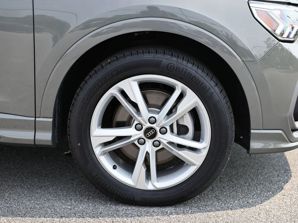 Used 2024 Gray Audi Premium Plus image 5