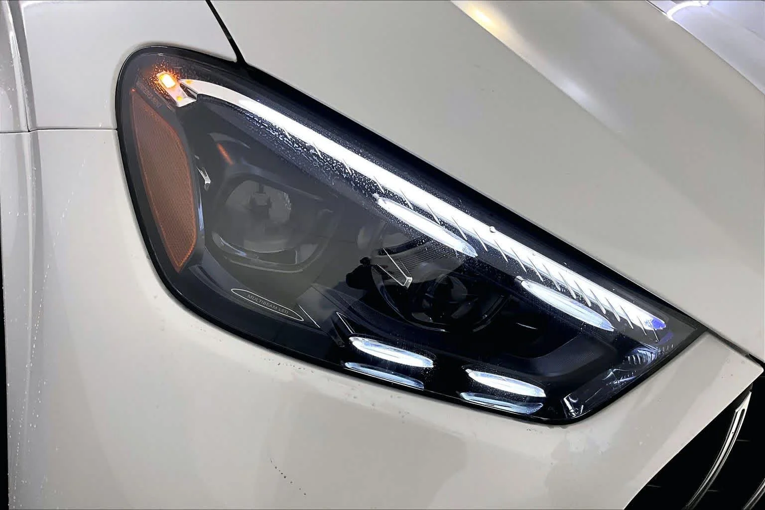 New 2026 MANUFAKTUR Moonlight White Metallic Mercedes-Benz AMG® GLE 63 S image 16