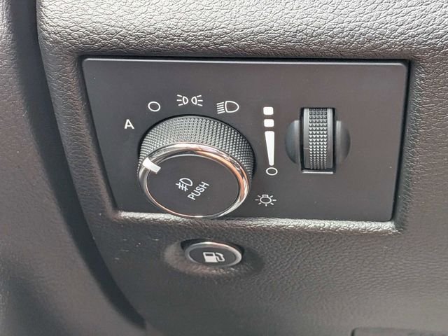 Used 2022 Black Jeep Laredo E image 27