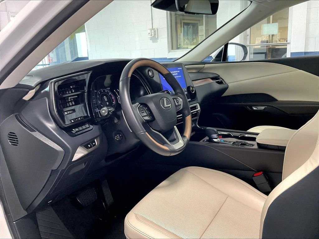Used 2024 White Lexus 350 Premium image 8