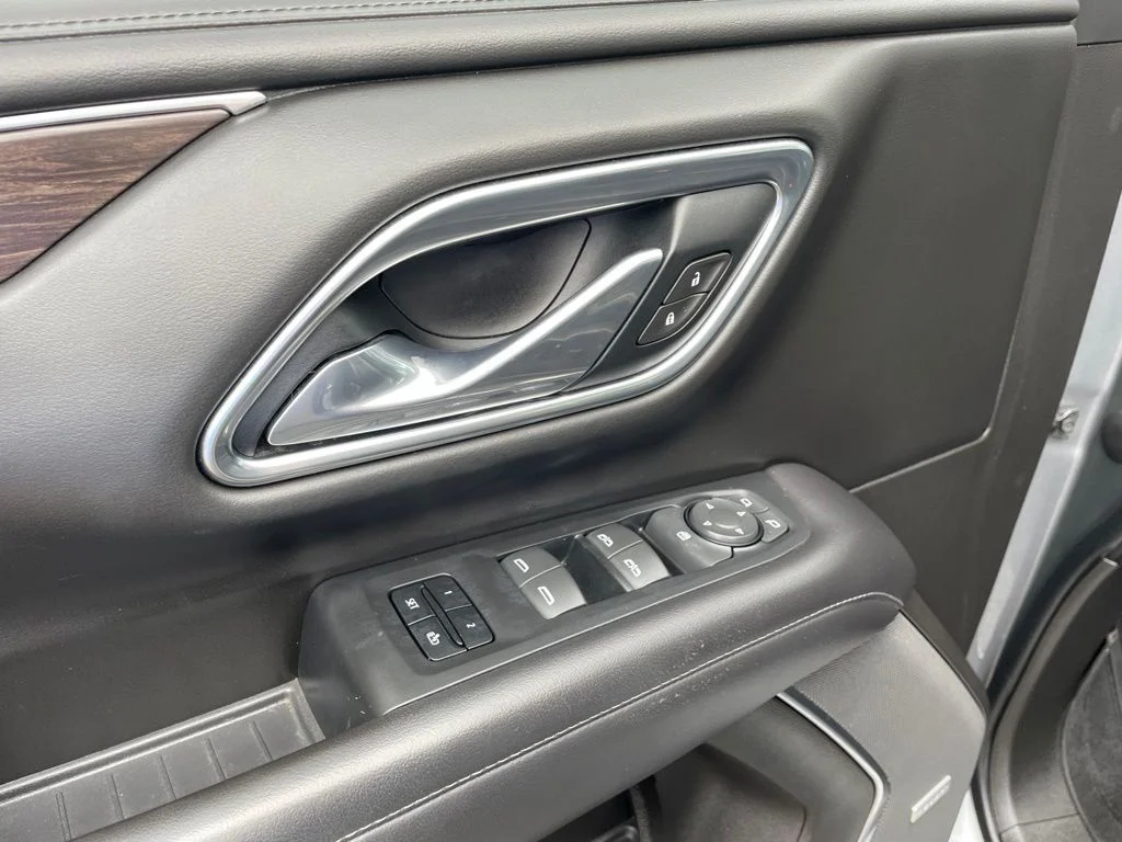 Used 2021 Gray Chevrolet Z71 image 15
