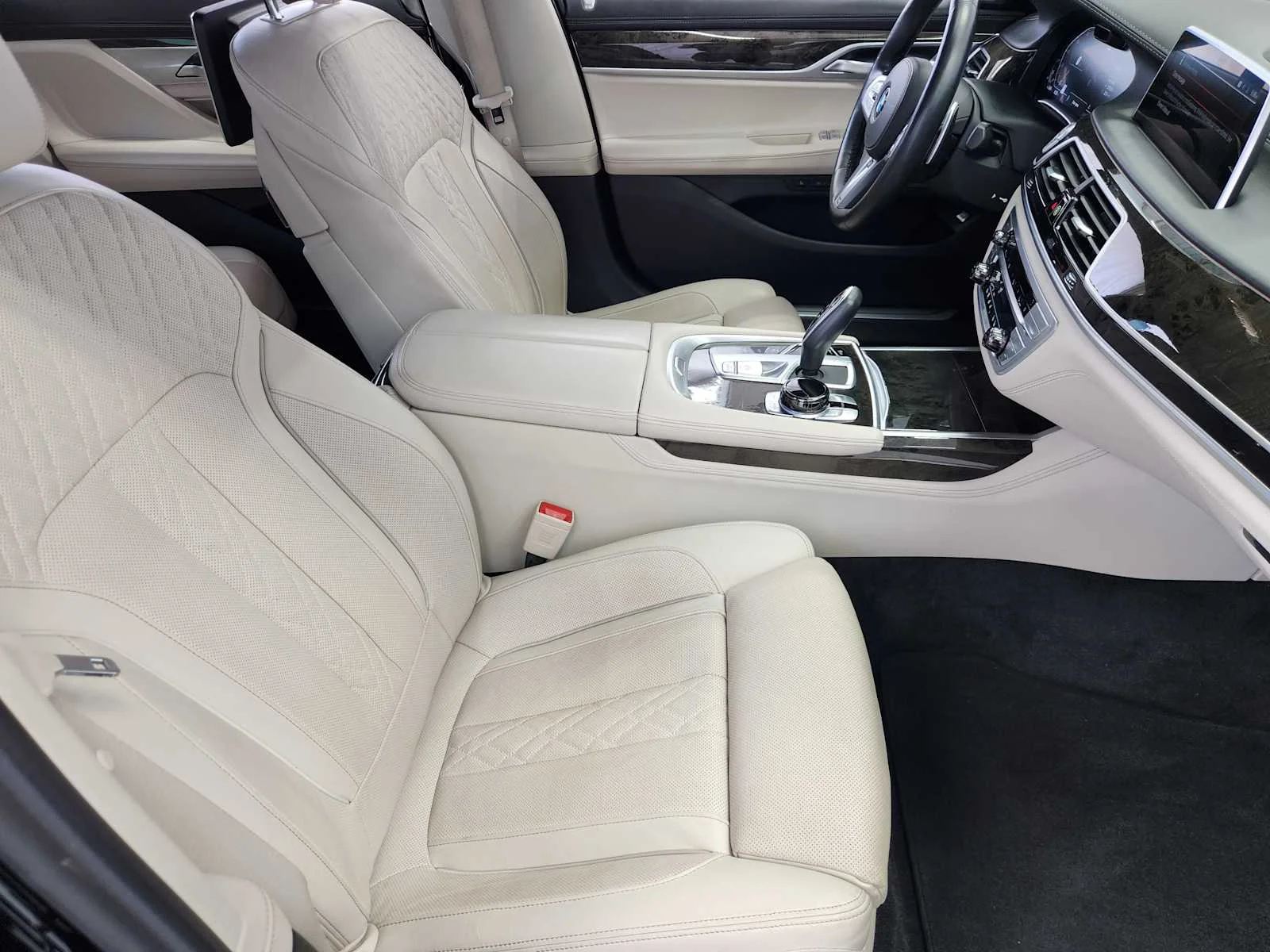Used 2022 Black Sapphire Metallic BMW 750i xDrive image 14