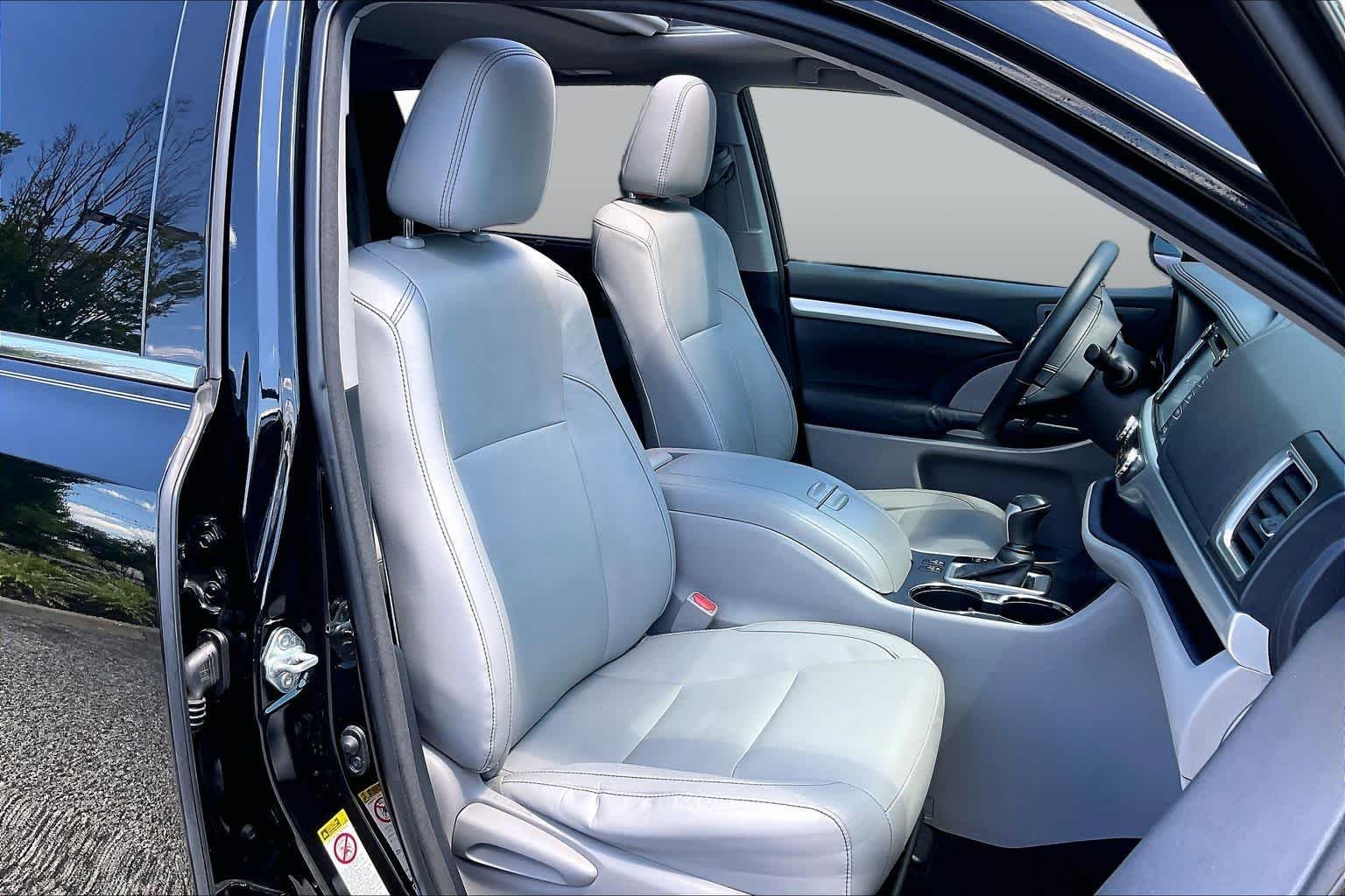 Used 2014 Attitude Black Metallic Toyota XLE image 10