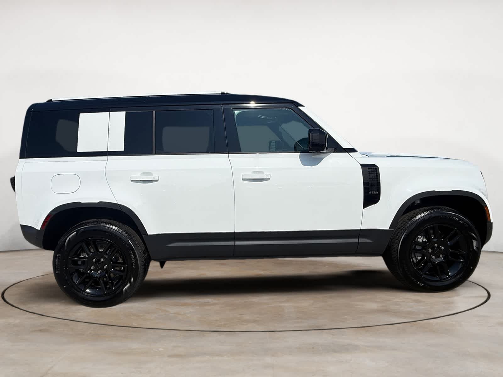 New 2026 Fuji White Land Rover S image 6