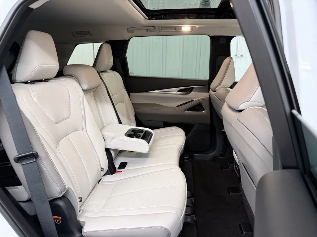 New 2027 RADIANT WHITE INFINITI Luxe FWD image 41