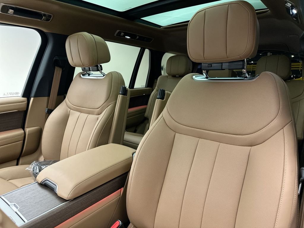New 2026 Santorini Black Land Rover SE image 18