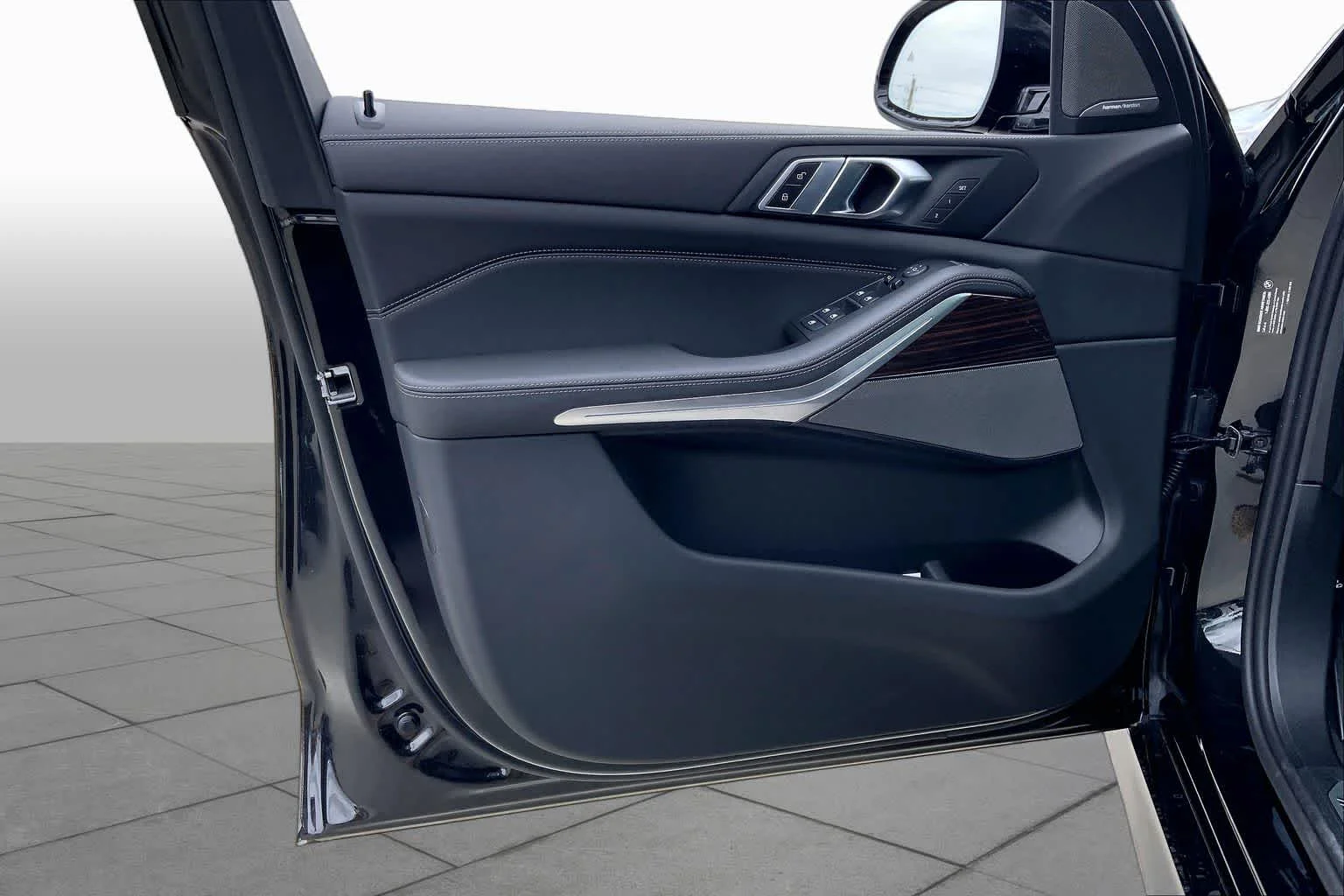 New 2026 Black Sapphire Metallic BMW sDrive40i image 10