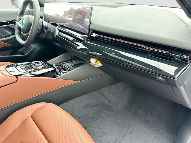 New 2026 White BMW 530i image 24