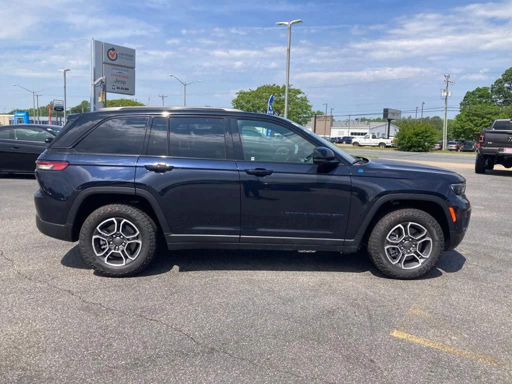 New 2024 Midnight Sky Exterior Paint Jeep Trailhawk 4xe image 7