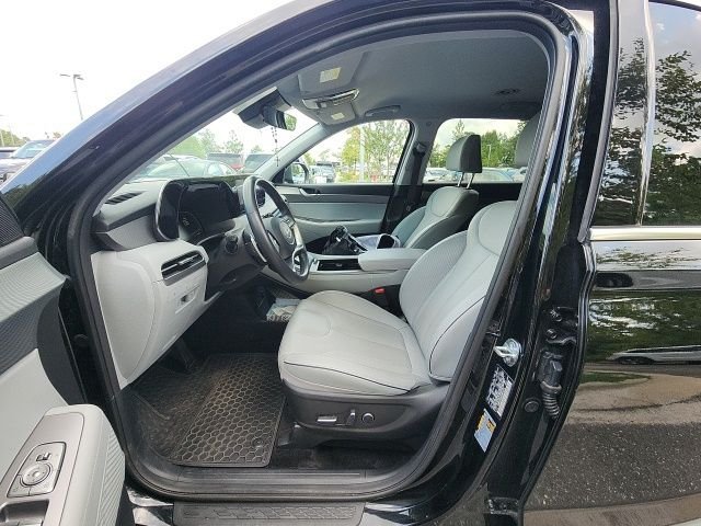 Used 2025 Black Hyundai SEL image 22
