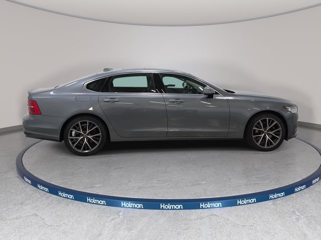 Used 2018 Gray Volvo T5 Momentum image 5