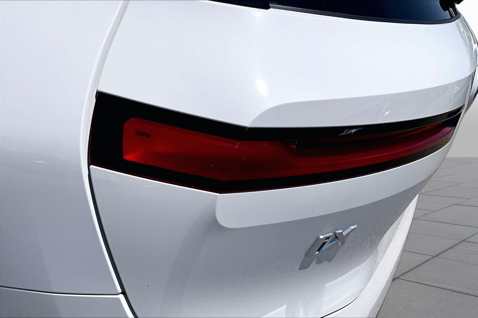 Used 2024 Alpine White BMW xDrive50 image 28