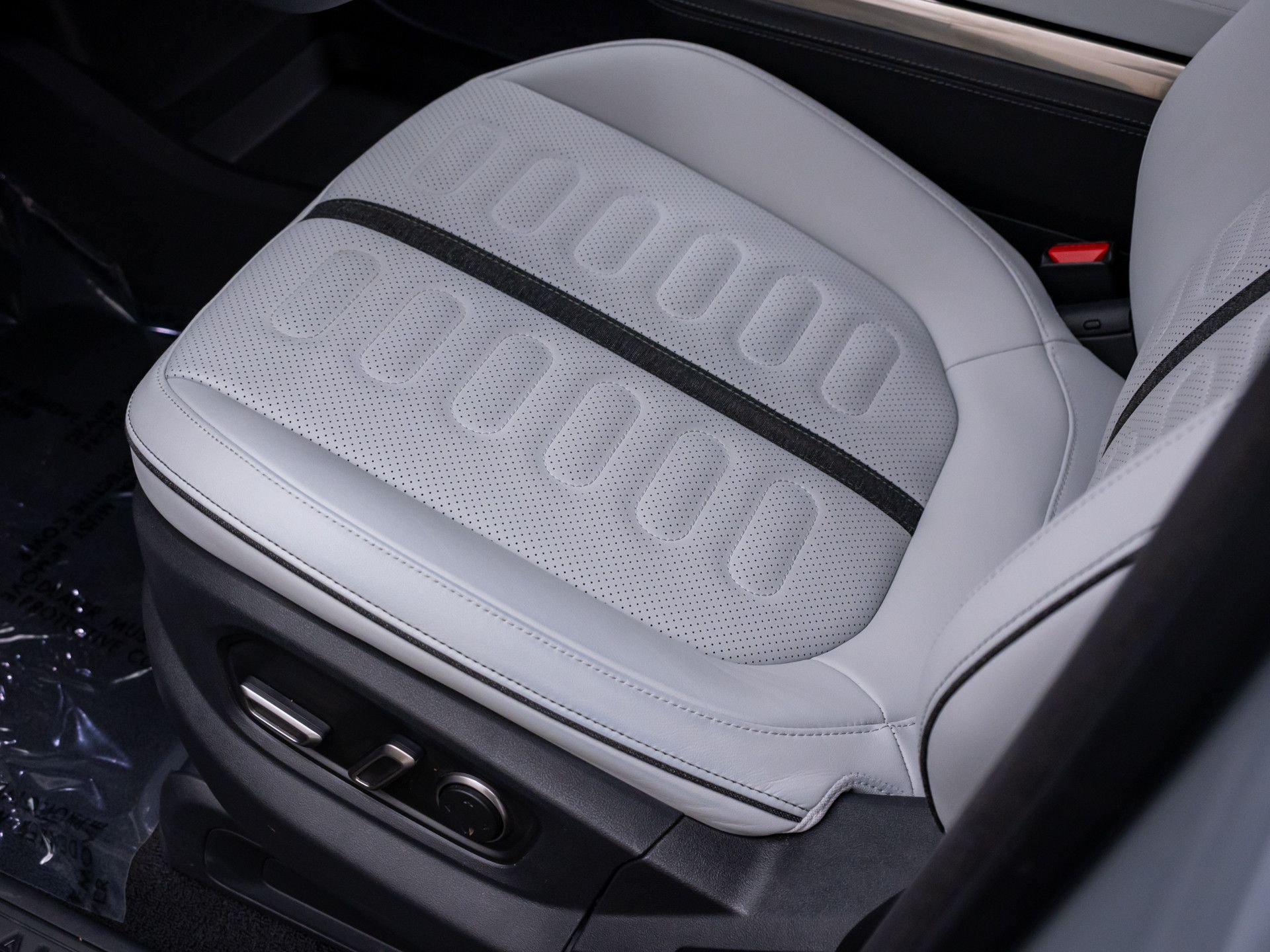 Used 2023  Rivian Adventure image 15