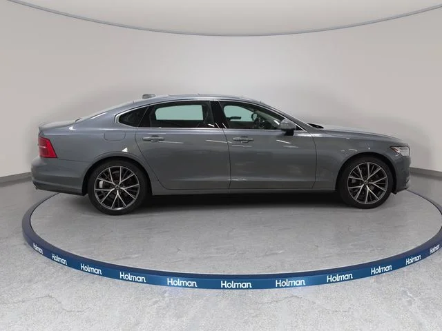 Used 2018 Gray Volvo T5 Momentum image 5