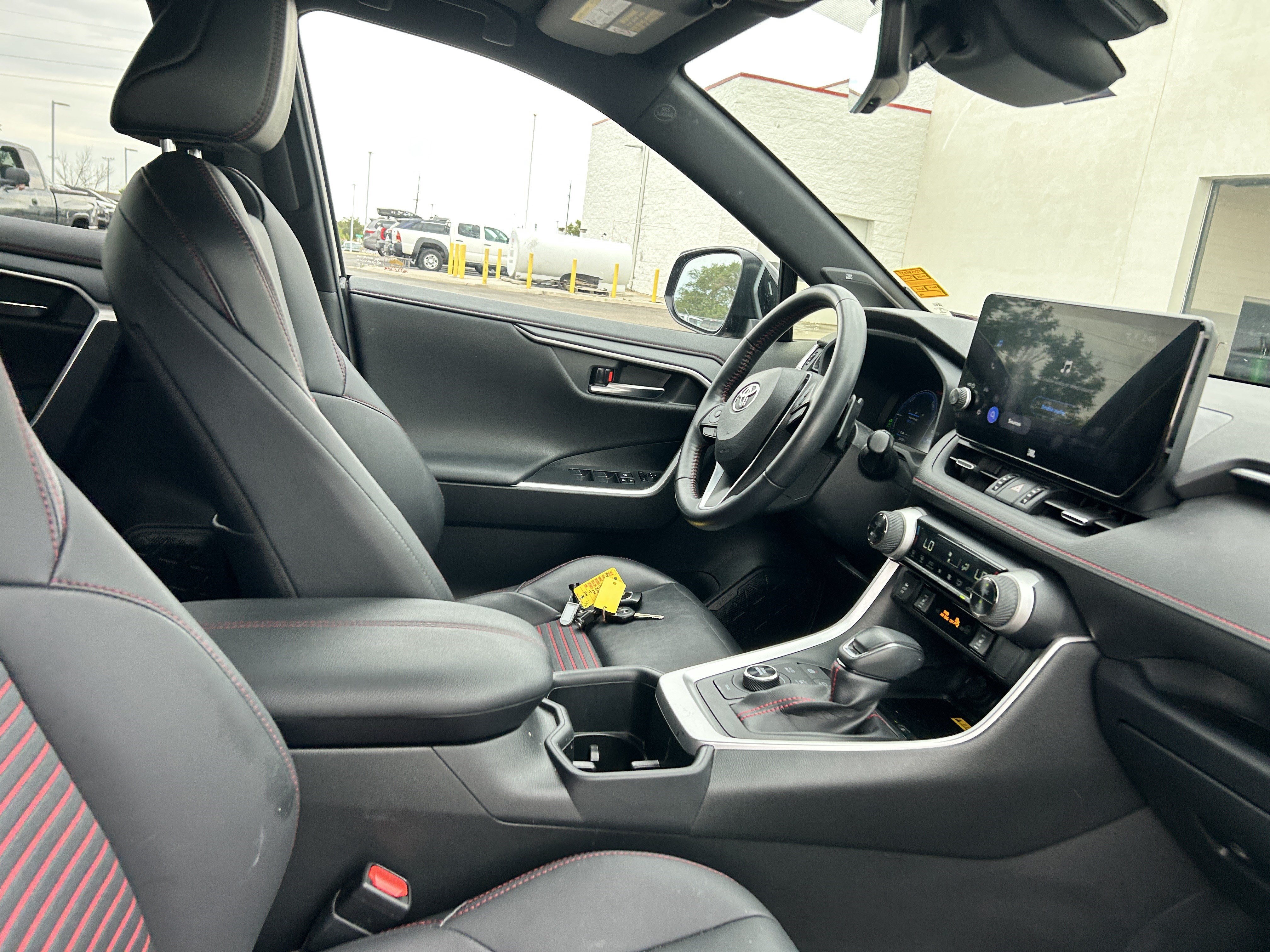 Used 2024 Wind Chill Pearl Toyota Hybrid XLE Premium image 12