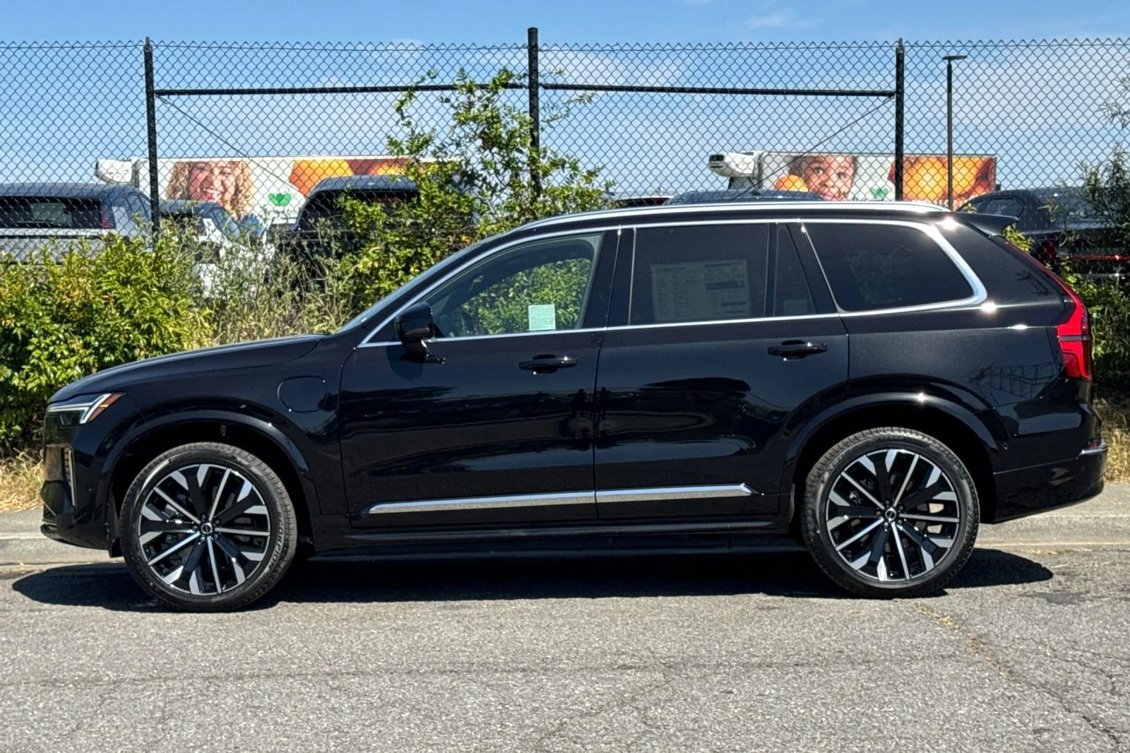 New 2026 Onyx Black Volvo T8 Plus 7-Seater image 5