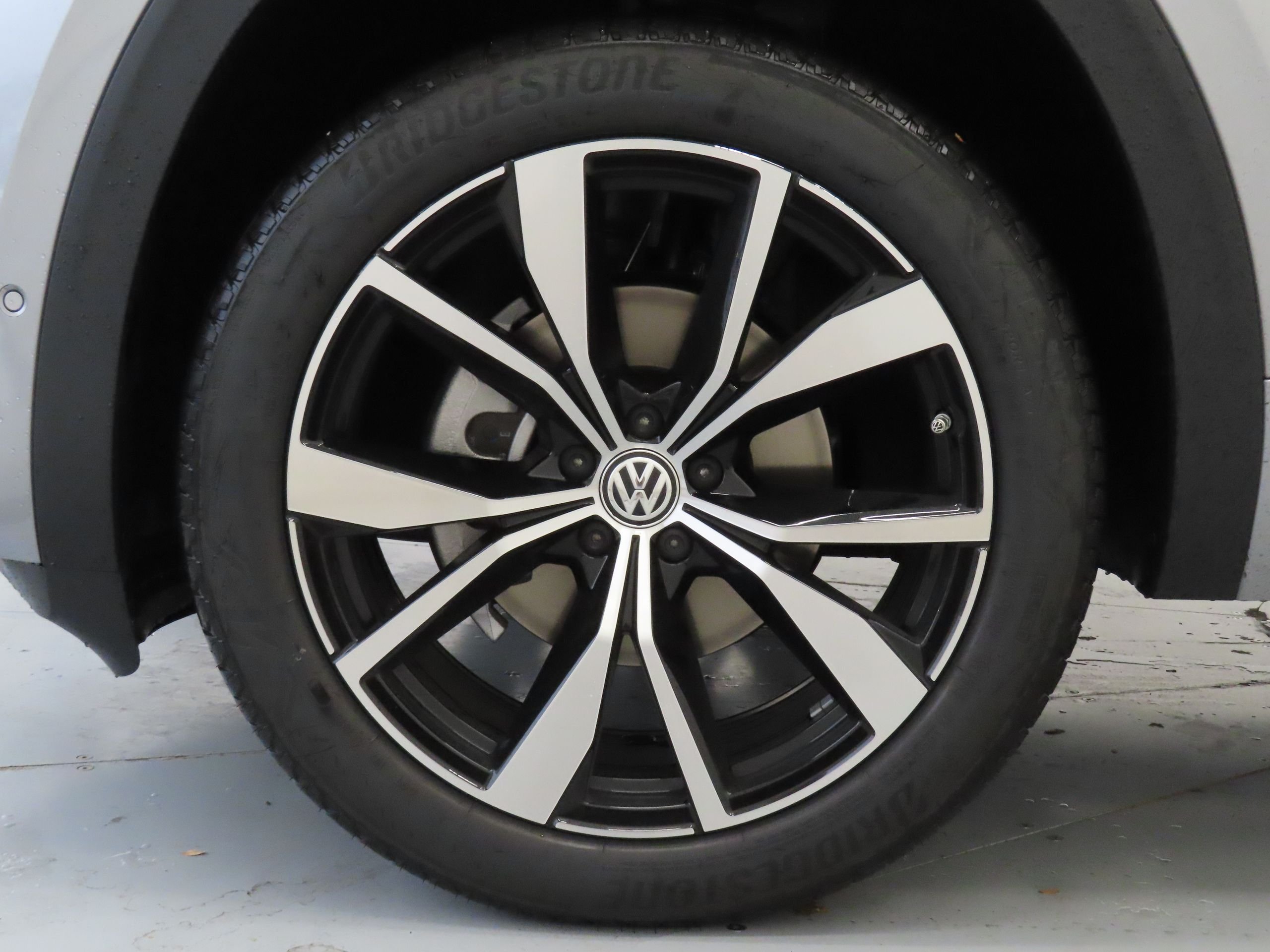 New 2026 Silver Volkswagen 2.0T SEL Premium R-Line image 29
