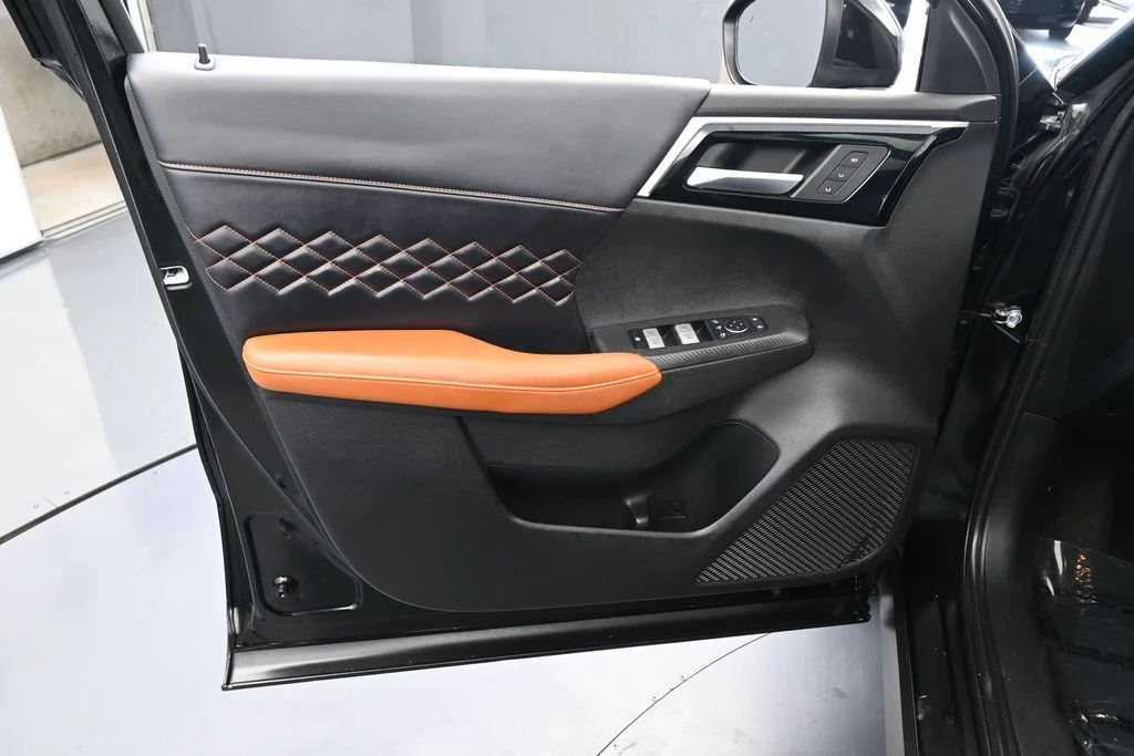 Used 2022 Black Mitsubishi SEL image 13