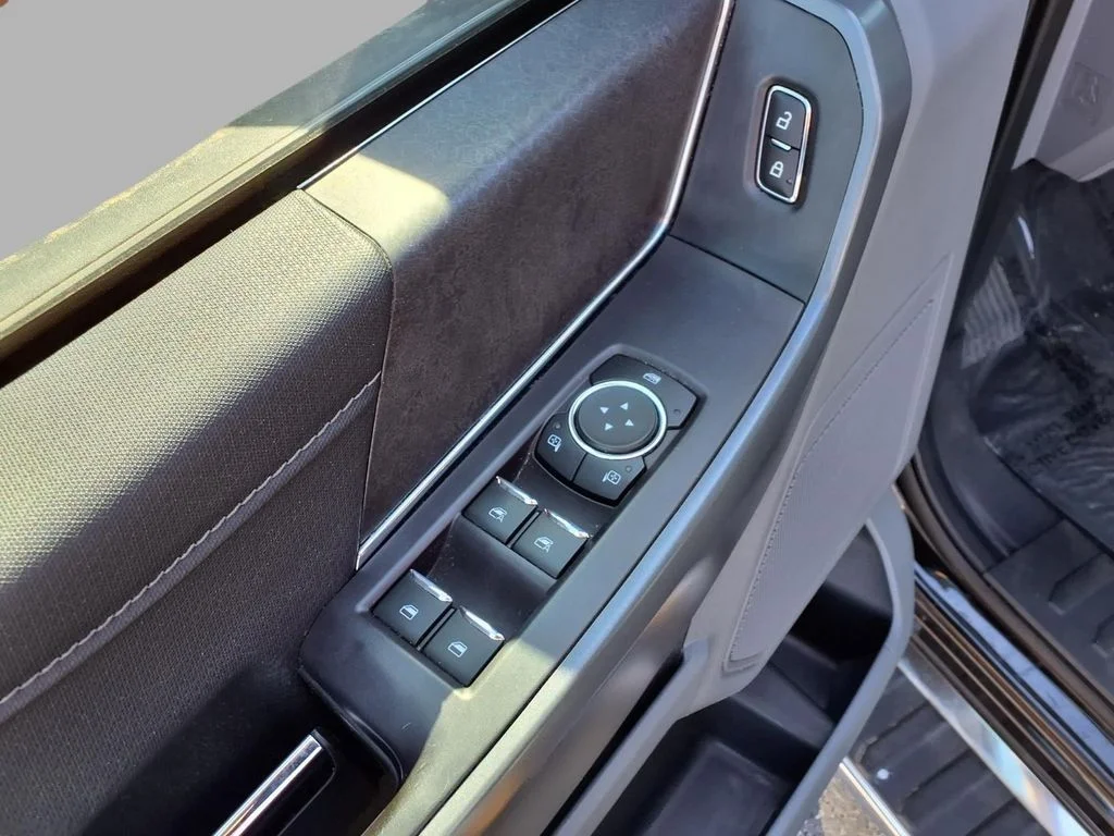 Used 2024 Black Ford XLT image 18