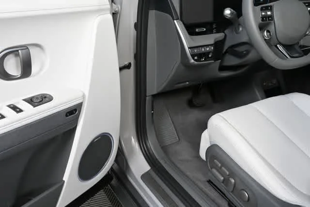 New 2026 Atlas White Matte Hyundai Limited image 17