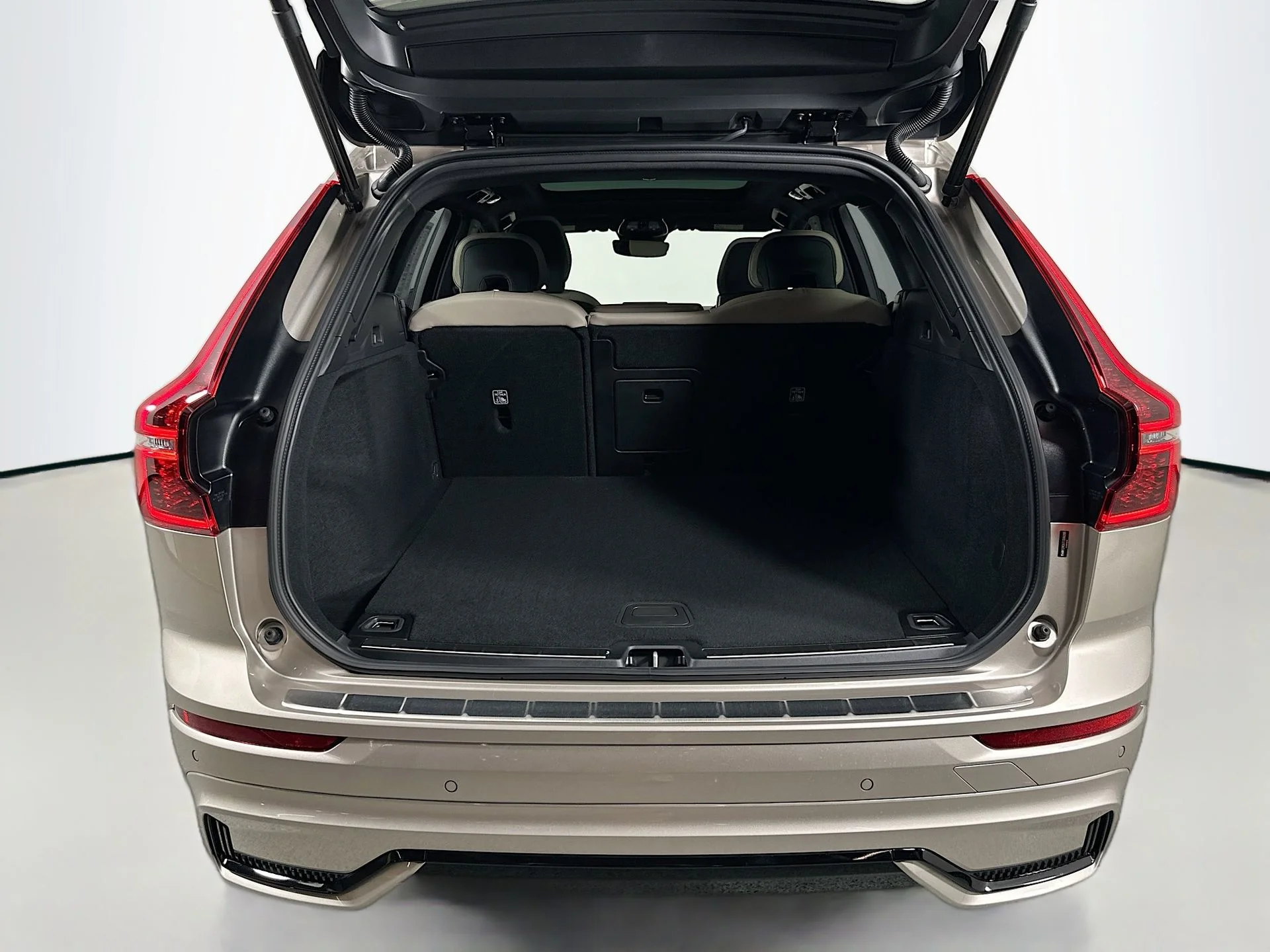 New 2026 Bright Dusk Volvo Plus image 28