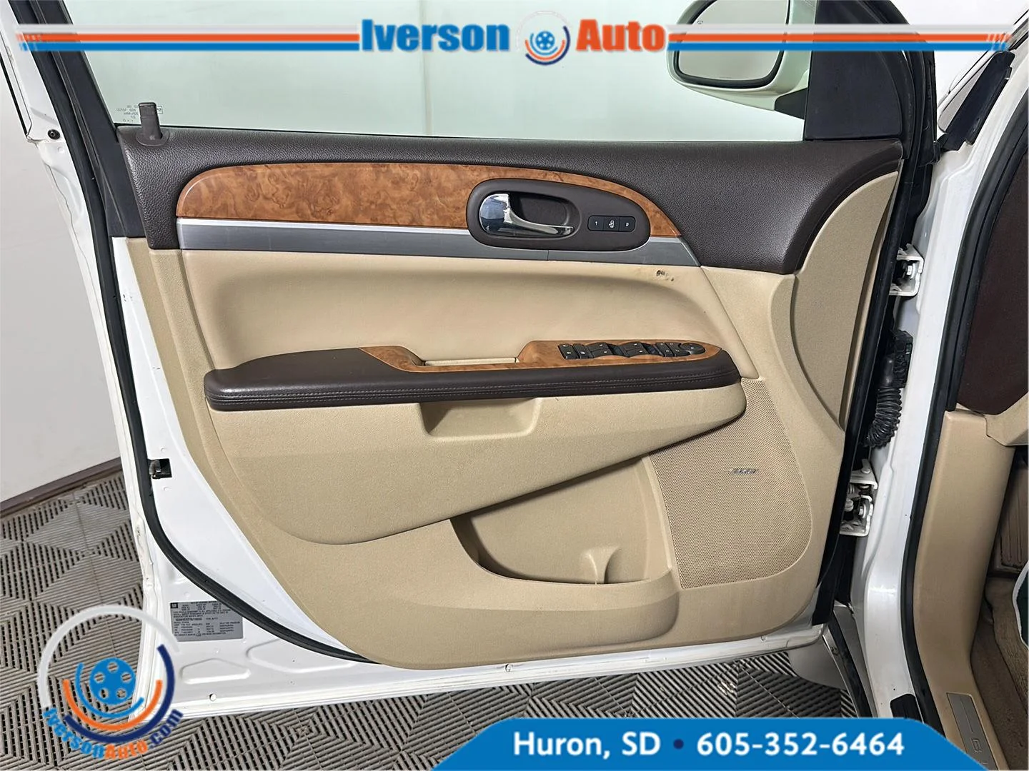 Used 2011 White Diamond Tricoat Buick CXL-2 image 13