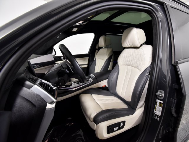 Used 2025 Gray BMW M60i image 4